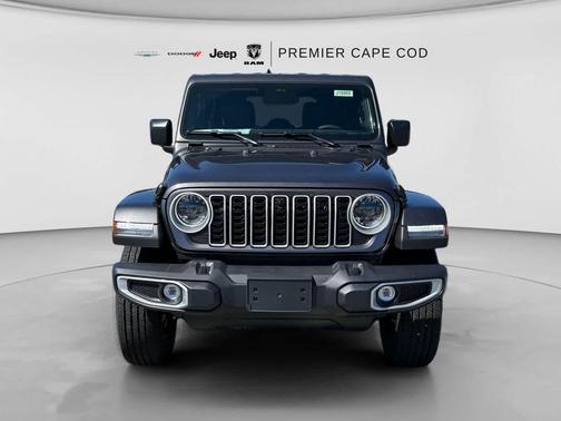 Granite Crystal Metallic Clearcoat 2027 Jeep Wrangler Sahara