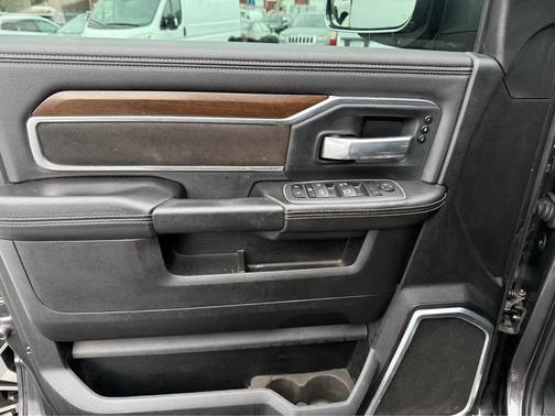 2022 RAM 2500 Laramie 4x4 Crew Cab 64 Box