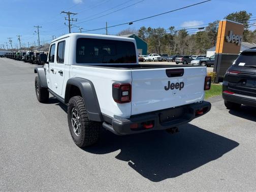 Bright White Clearcoat 2026 Jeep Gladiator Rubicon