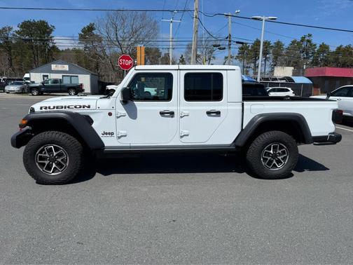 Bright White Clearcoat 2026 Jeep Gladiator Rubicon