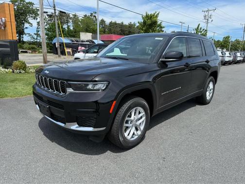 Diamond Black Crystal Pearlcoat 2026 Jeep Grand Cherokee L Laredo