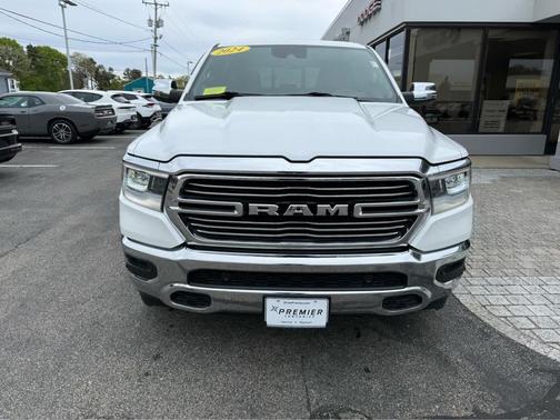 Ivory White Tri-Coat Pearlcoat 2024 RAM 1500 Laramie