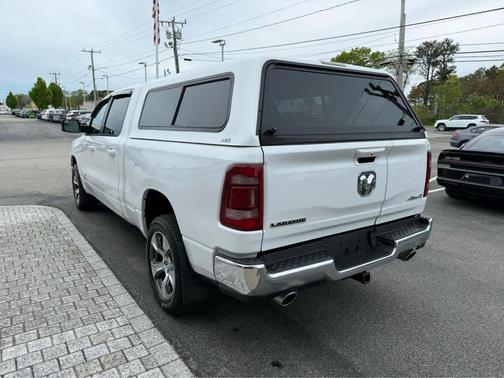 Ivory White Tri-Coat Pearlcoat 2024 RAM 1500 Laramie