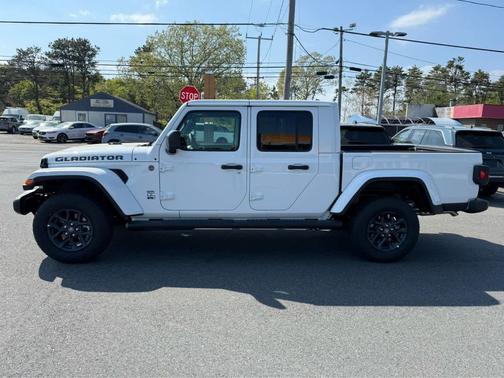 Bright White Clearcoat 2026 Jeep Gladiator 85th Anniversary Edition 4x4