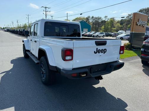Bright White Clearcoat 2026 Jeep Gladiator 85th Anniversary Edition 4x4