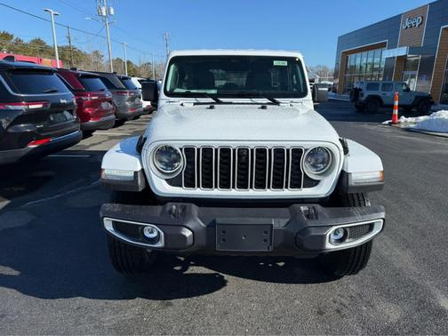 Bright White Clearcoat 2026 Jeep Wrangler Sahara