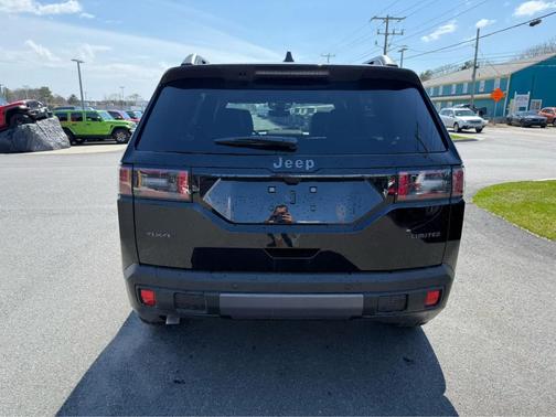 Diamond Black Crystal Pearlcoat 2026 Jeep Cherokee Limited