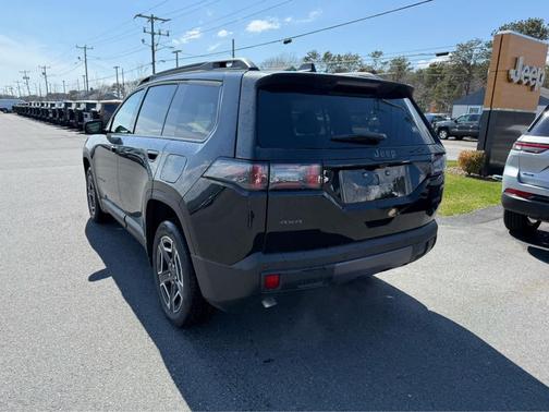 Diamond Black Crystal Pearlcoat 2026 Jeep Cherokee Limited