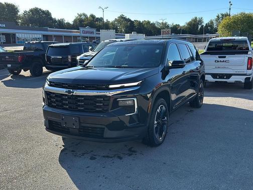 Mosaic Black Metallic 2027 Chevrolet Traverse LT