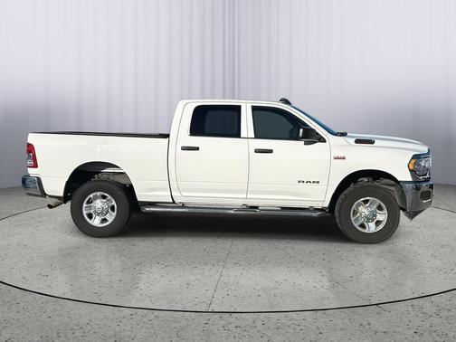 Bright White Clearcoat 2022 RAM 2500 Tradesman Crew Cab 4x4 6'4' Box