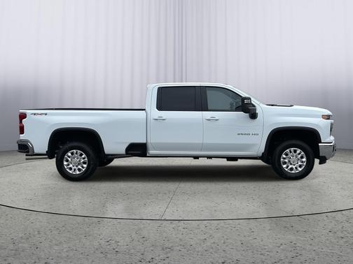 Summit White 2026 Chevrolet Silverado 3500 LT