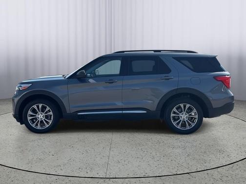 Carbonized Gray Metallic 2022 Ford Explorer XLT