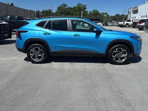 Marina Blue Metallic 2025 Chevrolet Trax LT