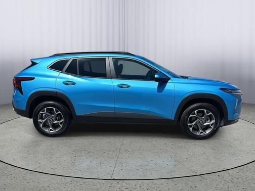 Marina Blue Metallic 2025 Chevrolet Trax LT