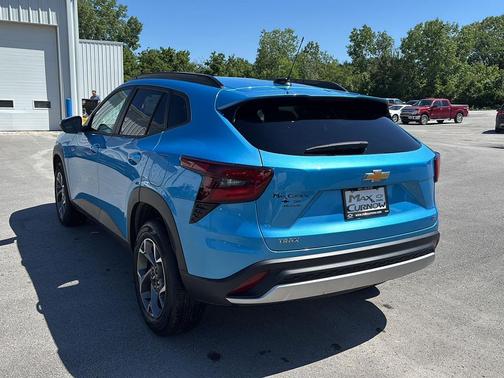 Marina Blue Metallic 2025 Chevrolet Trax LT