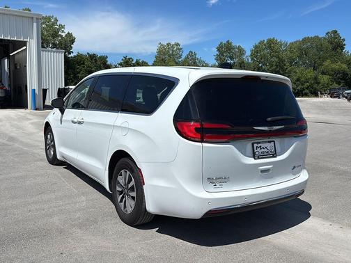 Bright White Clearcoat 2023 Chrysler Pacifica Hybrid Touring L