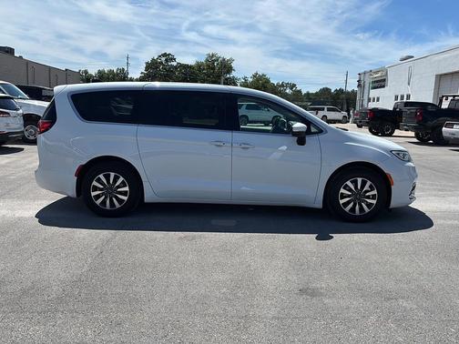 Bright White Clearcoat 2023 Chrysler Pacifica Hybrid Touring L