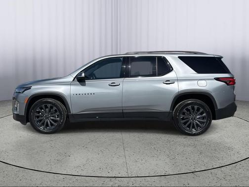 Sterling Gray Metallic 2023 Chevrolet Traverse RS