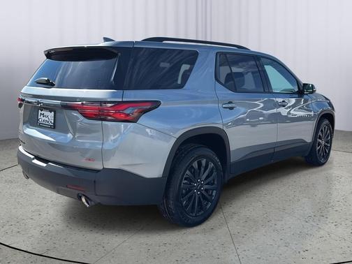 Sterling Gray Metallic 2023 Chevrolet Traverse RS