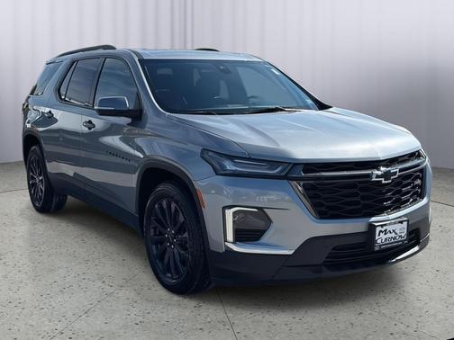 Sterling Gray Metallic 2023 Chevrolet Traverse RS