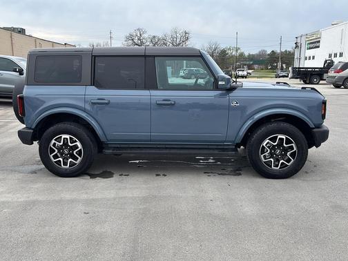 Azure Gray Metallic Tri-Coat 2023 Ford Bronco Outer Banks