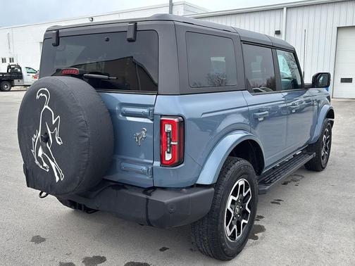 Azure Gray Metallic Tri-Coat 2023 Ford Bronco Outer Banks