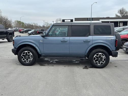 Azure Gray Metallic Tri-Coat 2023 Ford Bronco Outer Banks