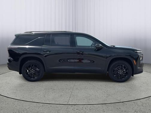 Mosaic Black Metallic 2026 Chevrolet Traverse LT