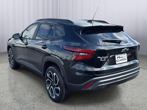 Mosaic Black Metallic 2026 Chevrolet Trax FWD 2RS