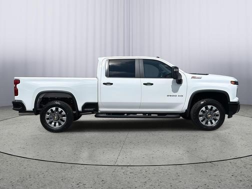 Summit White 2026 Chevrolet Silverado 2500 Custom