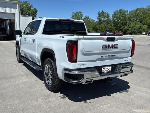 Glacier White Tricoat 2026 GMC Sierra 1500 SLT