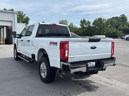 Oxford White 2025 Ford F-250 XLT