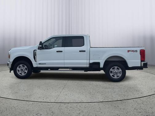 Oxford White 2025 Ford F-250 XLT