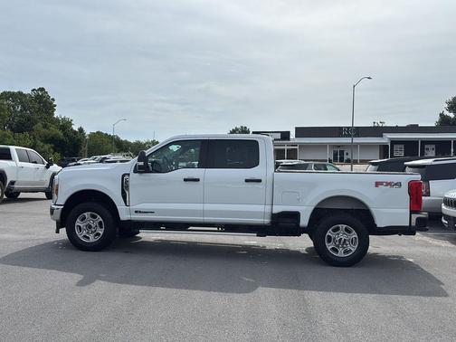 Oxford White 2025 Ford F-250 XLT