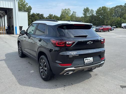 Mosaic Black Metallic 2026 Chevrolet Trailblazer ACTIV