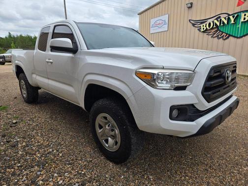 Super White 2017 Toyota Tacoma SR