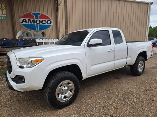 Super White 2017 Toyota Tacoma SR