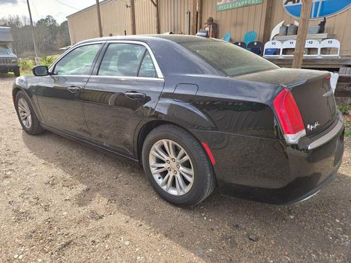 2017 Chrysler 300 Limited