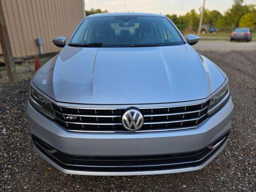 2017 Volkswagen Passat 1.8T SEL Premium