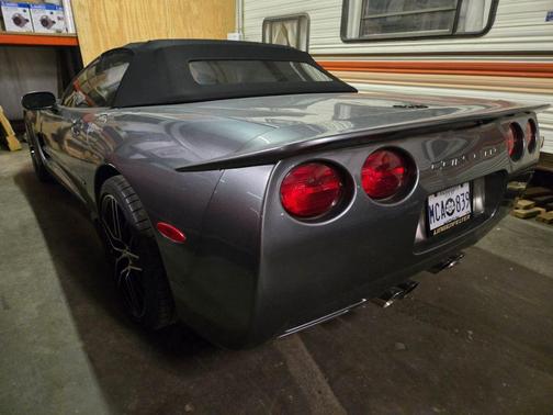 2004 Chevrolet Corvette Base