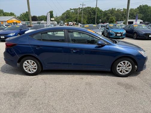 2020 Hyundai ELANTRA SE