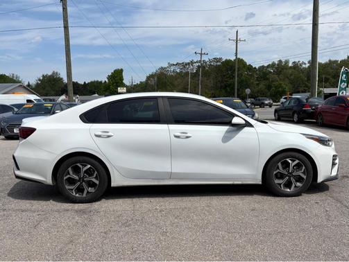 Clear White 2021 Kia Forte LXS