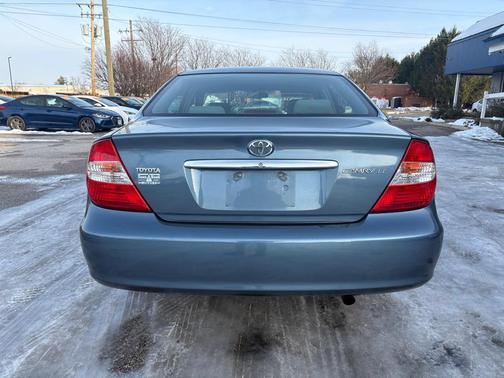 2004 Toyota Camry LE