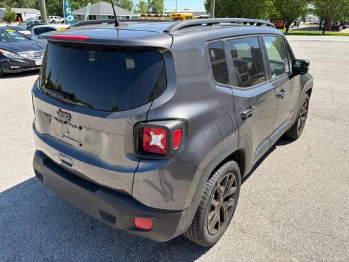 Granite Crystal Metallic Clearcoat 2018 Jeep Renegade Latitude