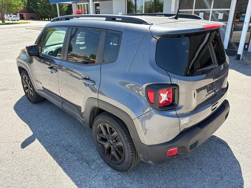 Granite Crystal Metallic Clearcoat 2018 Jeep Renegade Latitude