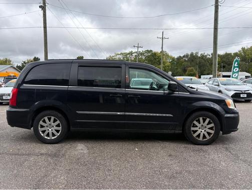 2013 Chrysler Town & Country Touring