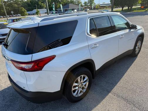 WHITE 2018 Chevrolet Traverse LT Cloth