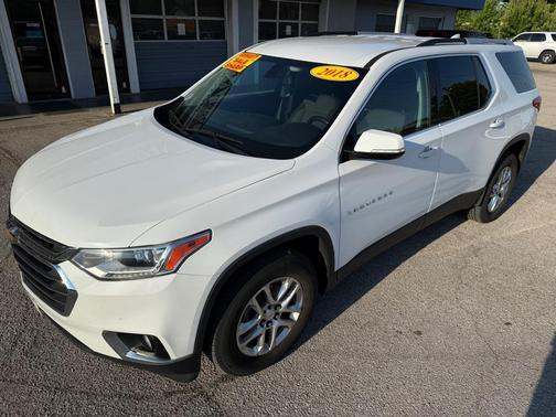 WHITE 2018 Chevrolet Traverse LT Cloth