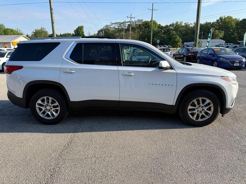 WHITE 2018 Chevrolet Traverse LT Cloth