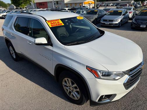 WHITE 2018 Chevrolet Traverse LT Cloth
